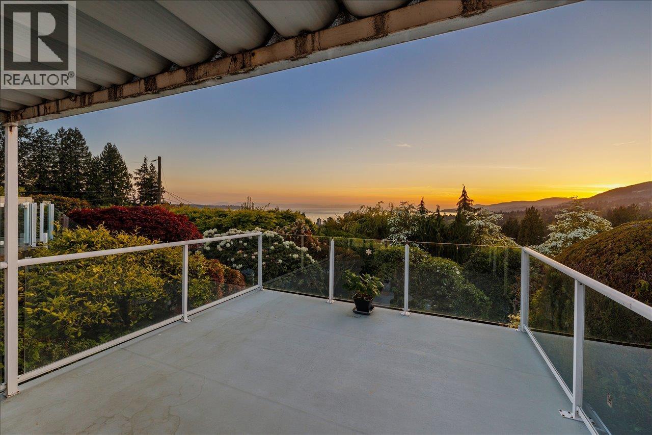 982 BRAESIDE STREET, West Vancouver