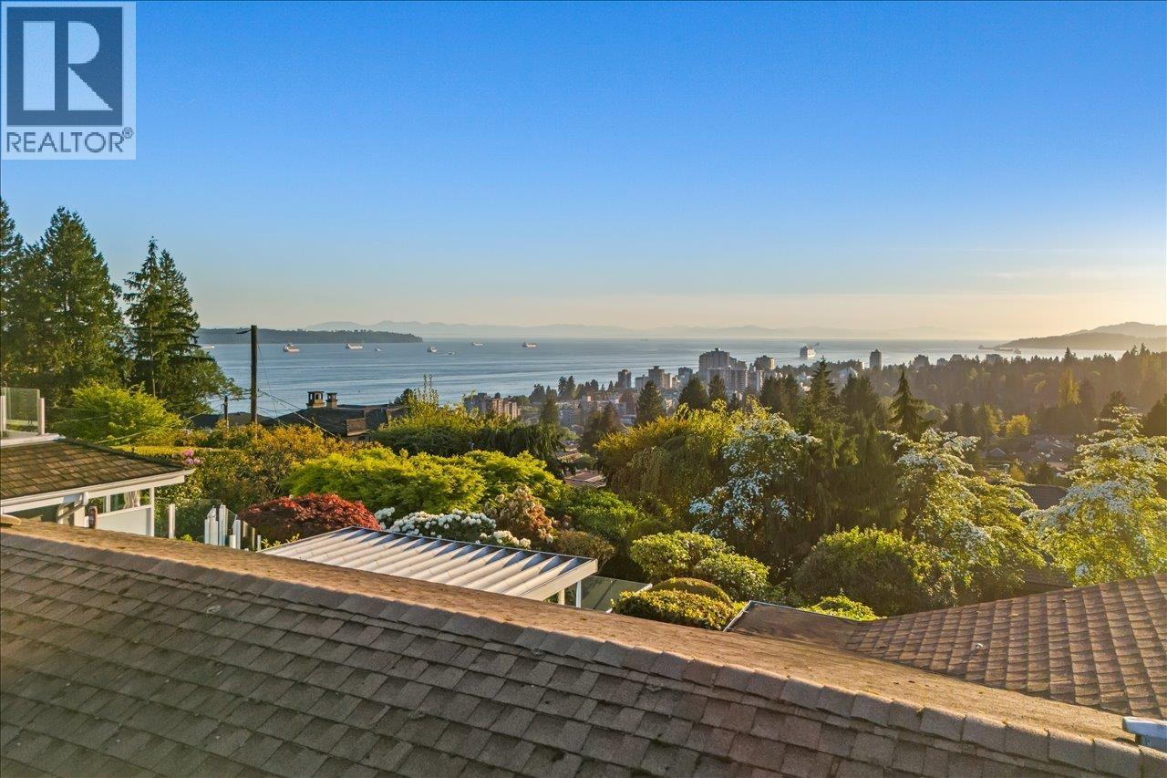 982 BRAESIDE STREET, West Vancouver