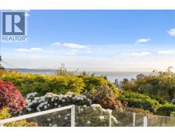 982 Braeside Street, West Vancouver, BC V7T2K8 Photo 13