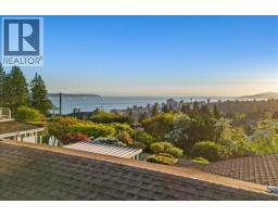 982 Braeside Street, West Vancouver, BC V7T2K8 Photo 37