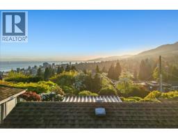 982 Braeside Street, West Vancouver, BC V7T2K8 Photo 38