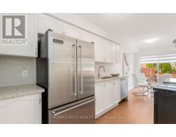 Kitchen - 5239 Bushelgrove Circle, Mississauga, ON L5M6C5 Photo 10