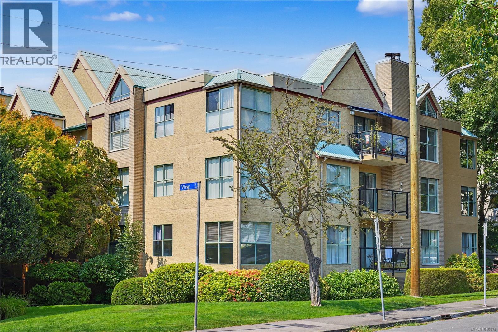 303 1190 View Street, Victoria