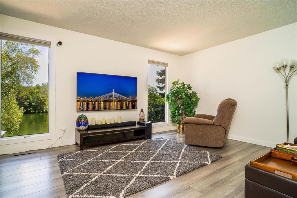 83 Lakeshore Road, Winnipeg, Manitoba, R3T4A7, Winnipeg, Manitoba — photo 4 of 5