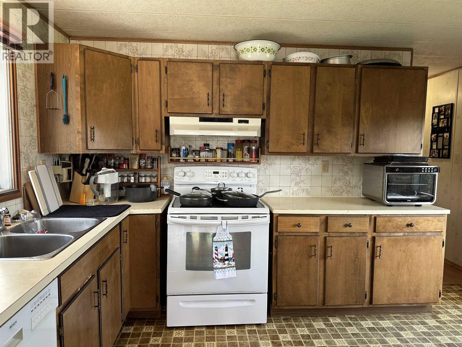 13354 PARK FRONTAGE ROAD, Charlie Lake