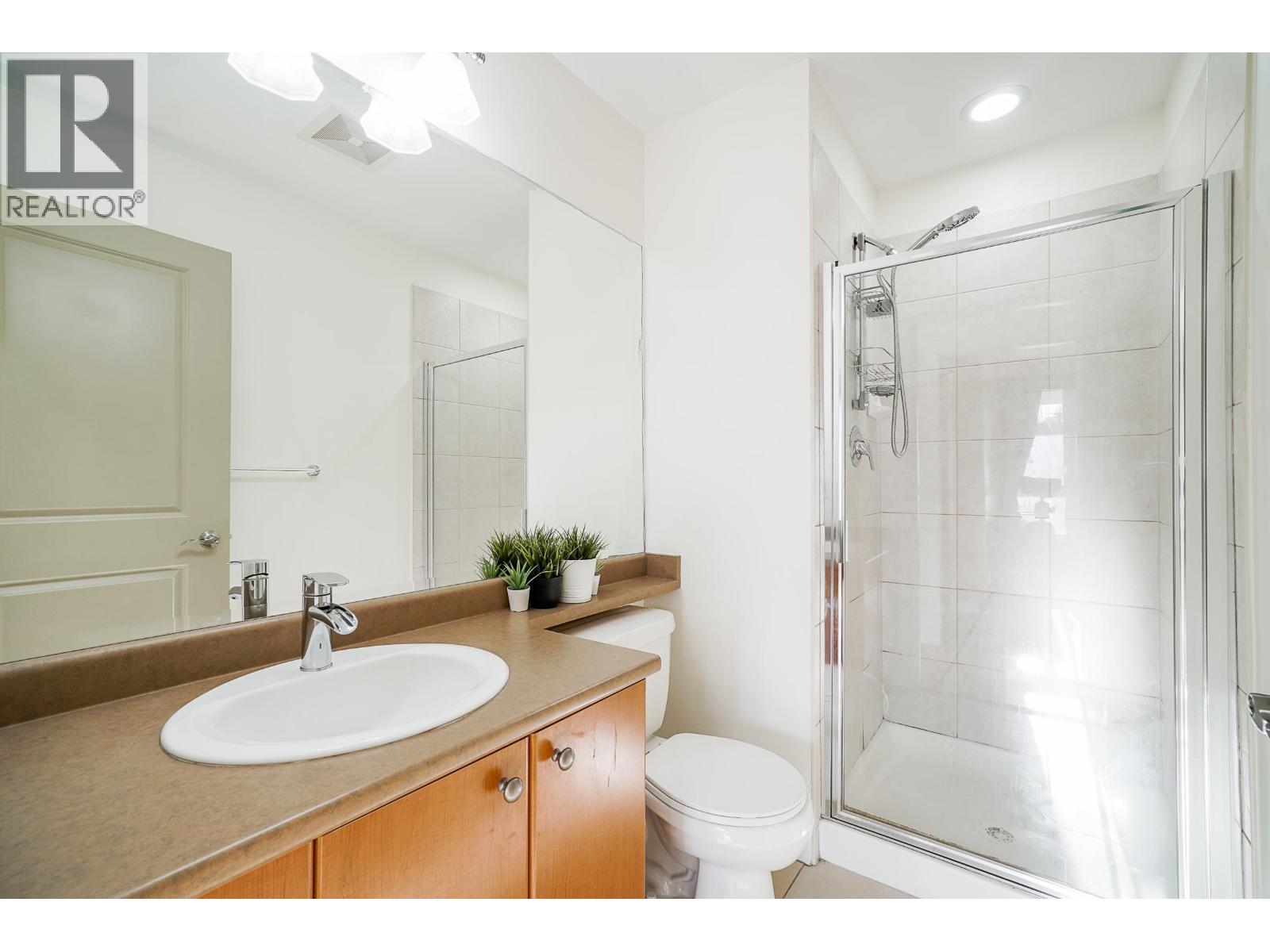 407 14 E ROYAL AVENUE, New Westminster