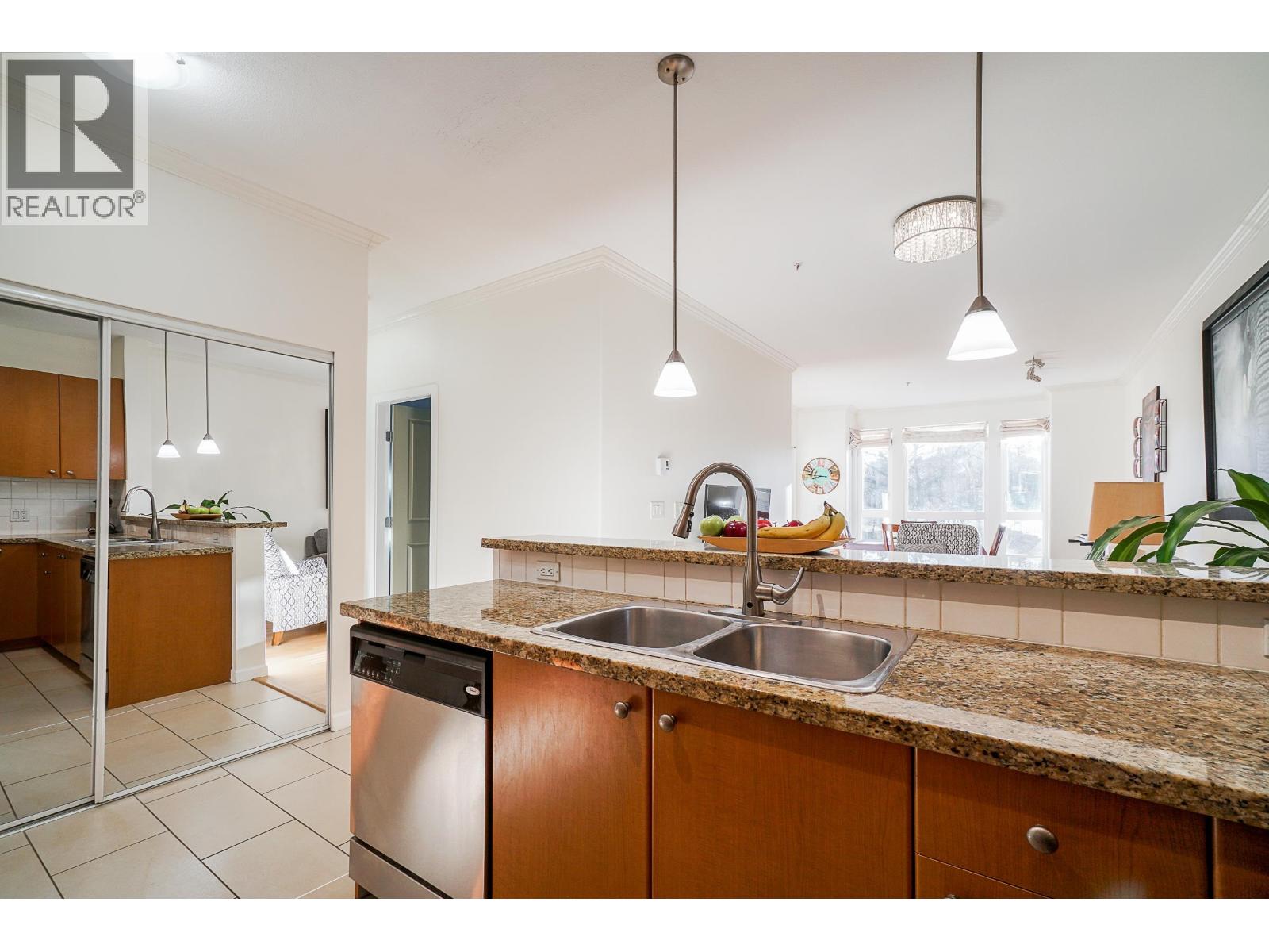 407 14 E ROYAL AVENUE, New Westminster