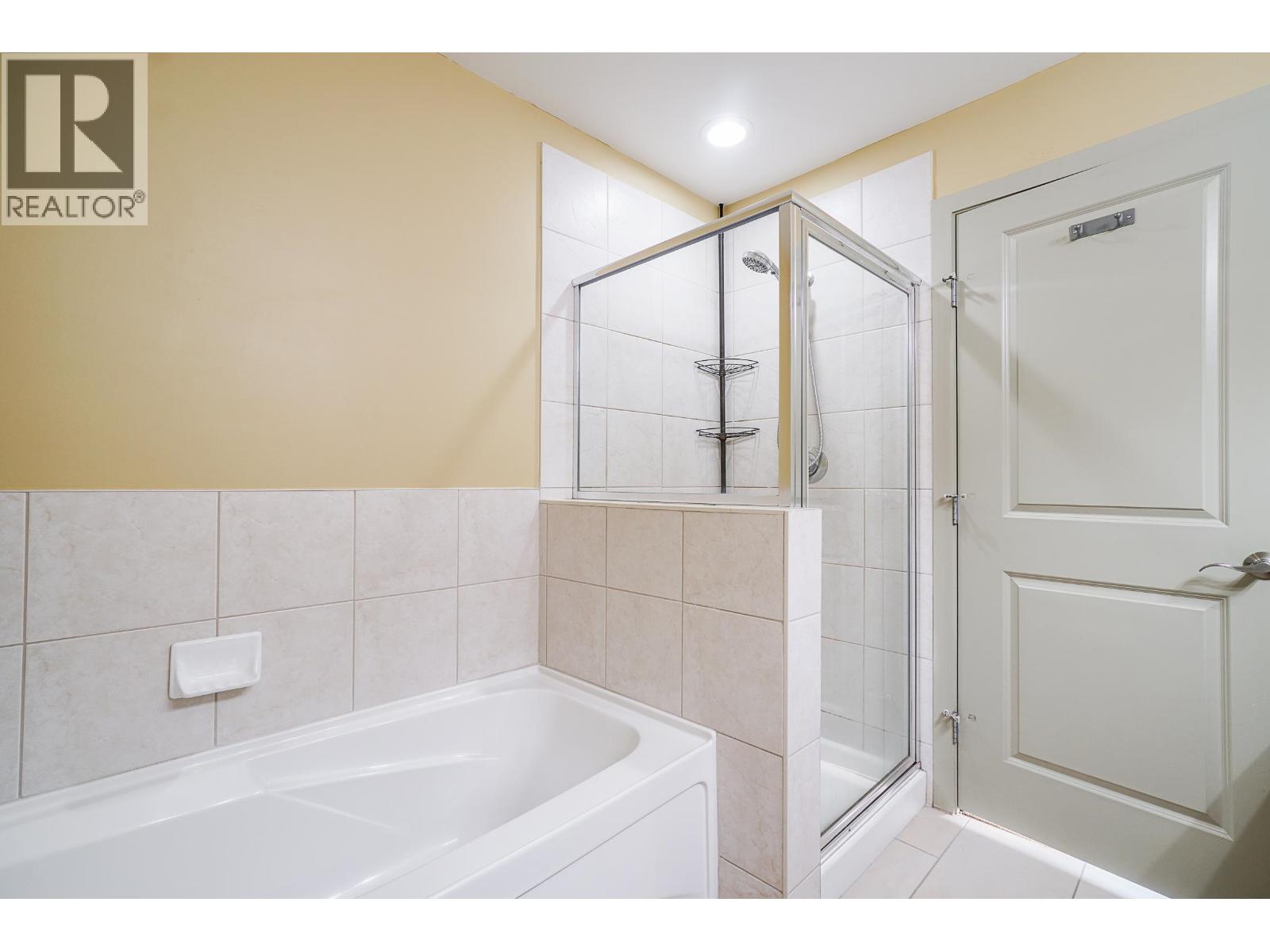 407 14 E ROYAL AVENUE, New Westminster