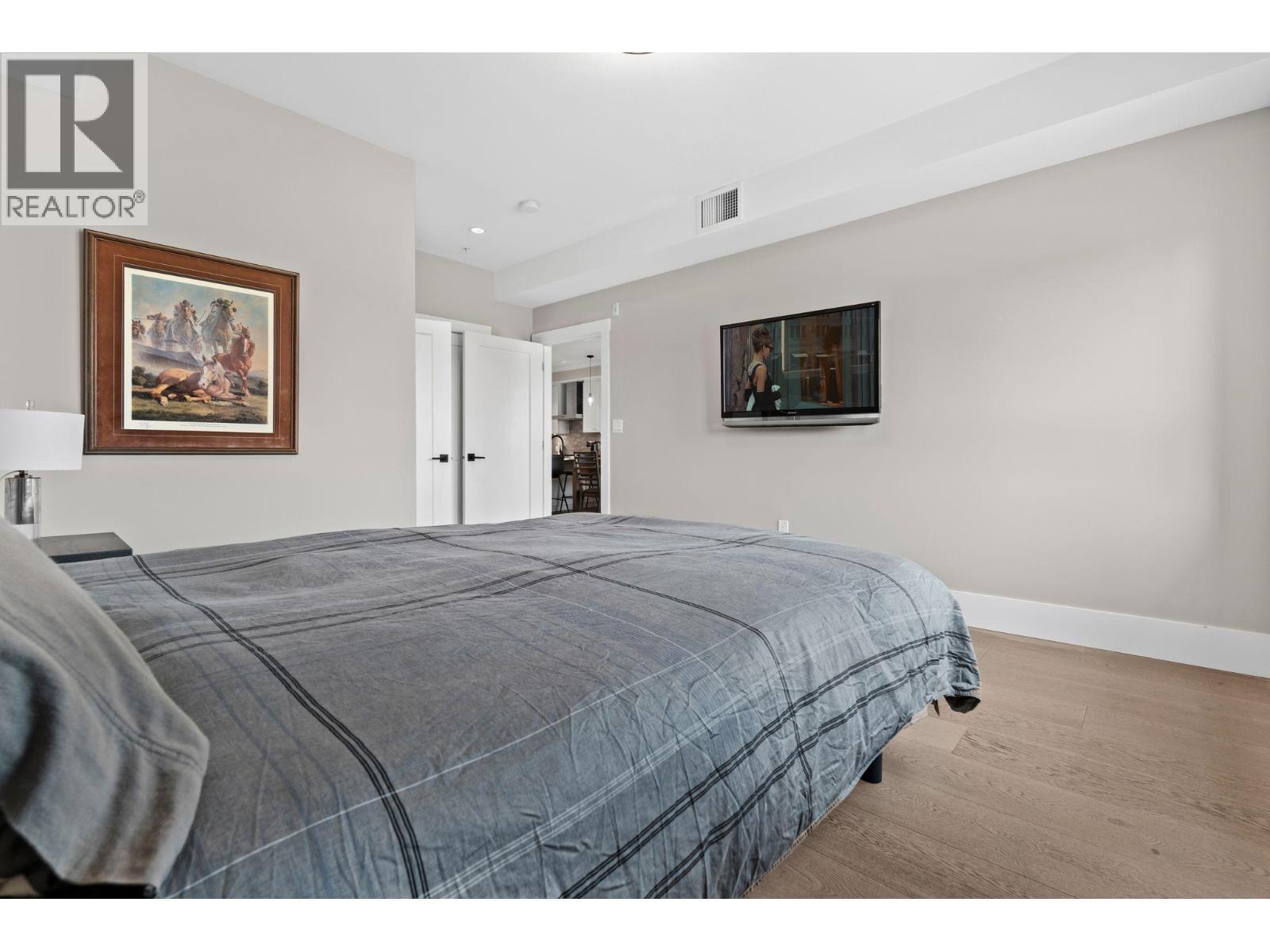 303 3755 CHATHAM STREET, Richmond