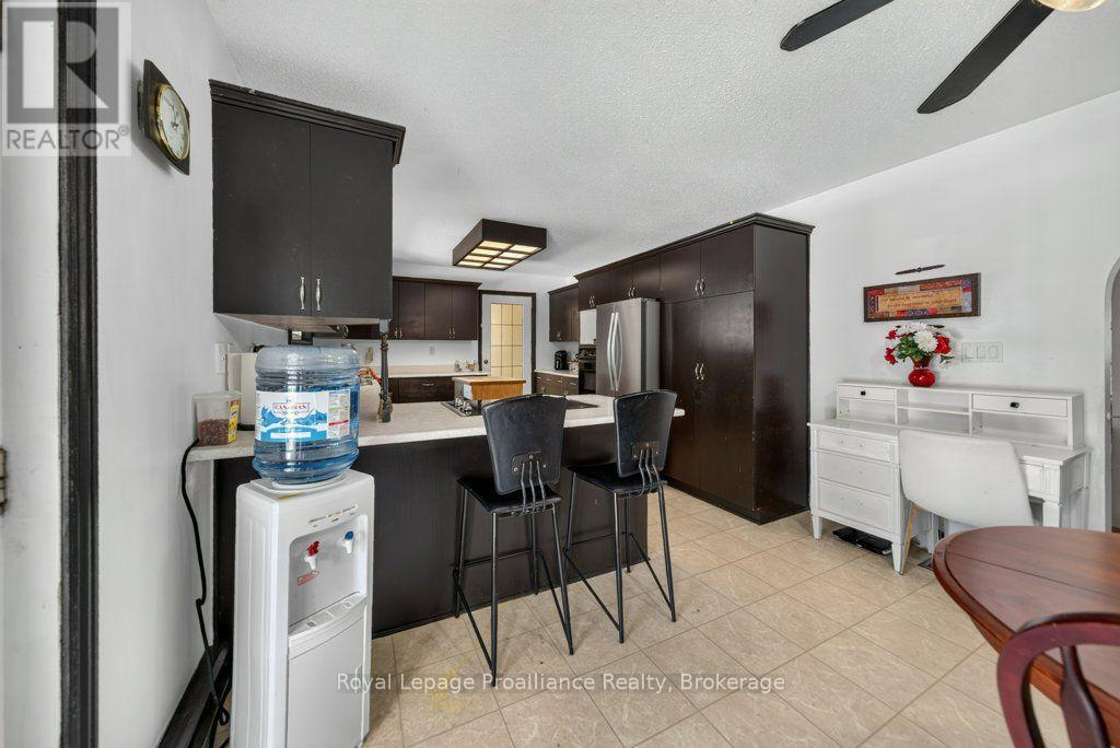 17 WEST PARK LANE/ 32 TALL PINE ROAD - 12