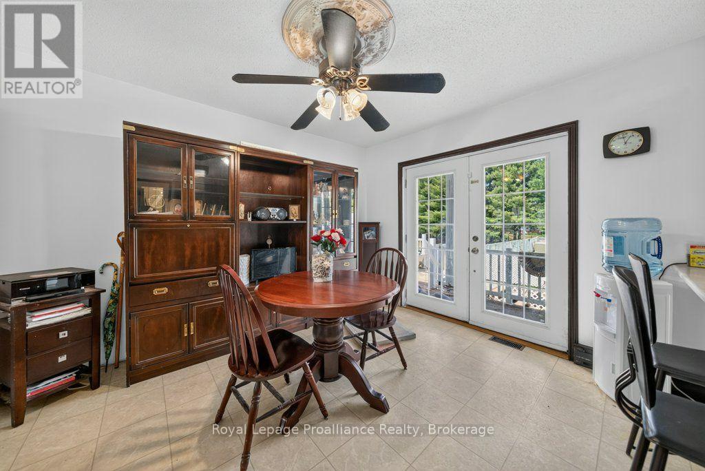 17 WEST PARK LANE/ 32 TALL PINE ROAD - 14