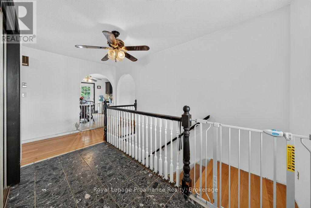 17 WEST PARK LANE/ 32 TALL PINE ROAD - Image 32