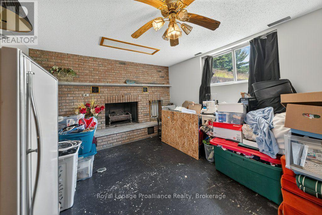 17 WEST PARK LANE/ 32 TALL PINE ROAD - Image 36