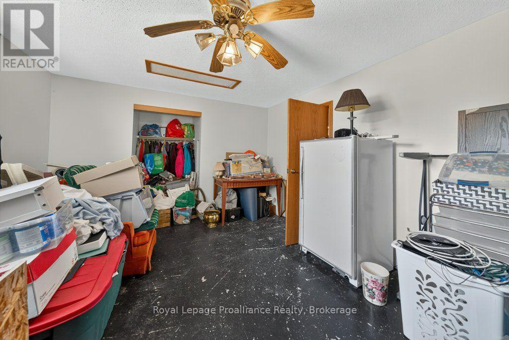 17 WEST PARK LANE/ 32 TALL PINE ROAD - 38