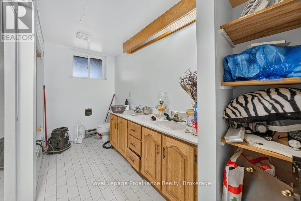 17 WEST PARK LANE/ 32 TALL PINE ROAD - Image 40