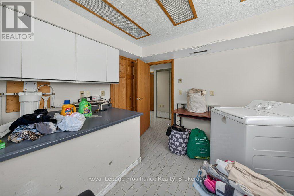 17 WEST PARK LANE/ 32 TALL PINE ROAD - 44