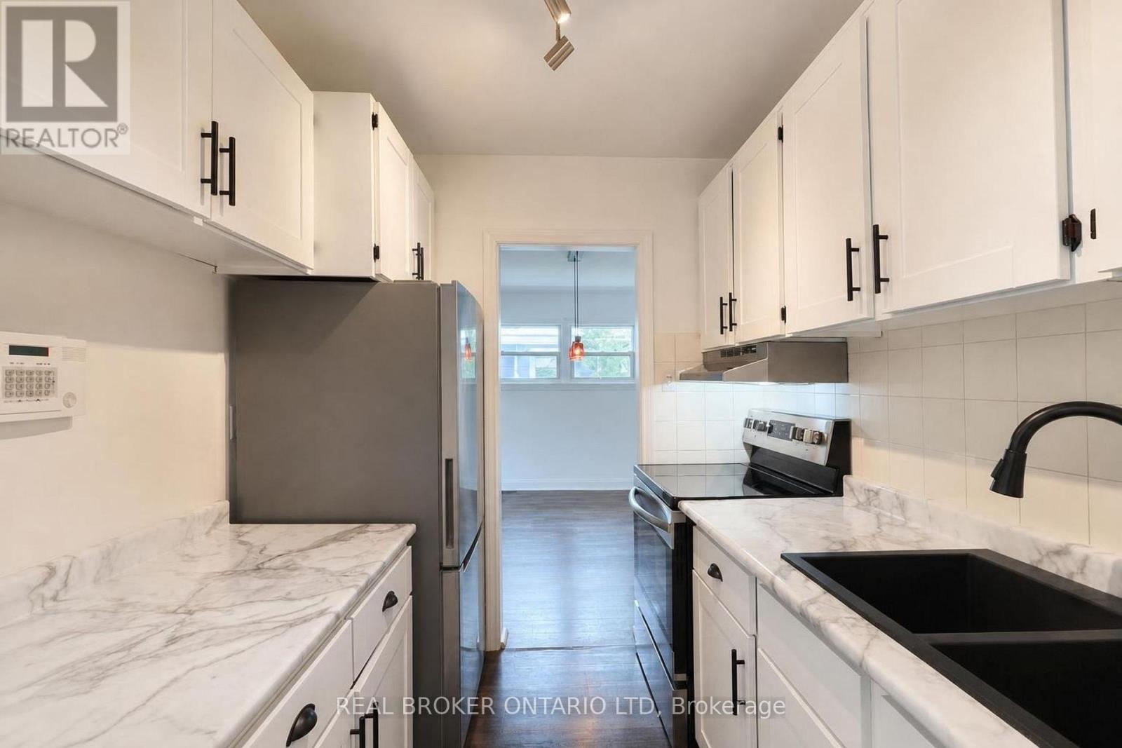 131 BOND STREET - 14