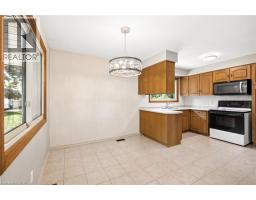 2pc Bathroom - 6 Robroy Court, Brantford, ON N3R3E3 Photo 8