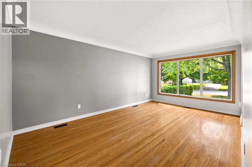 6 ROBROY Court - 24