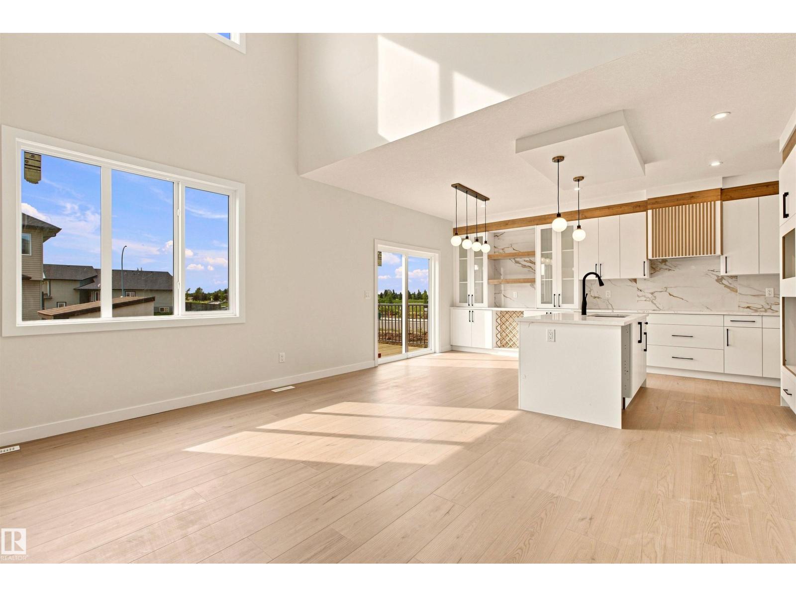 10458 104 ST - Image 11