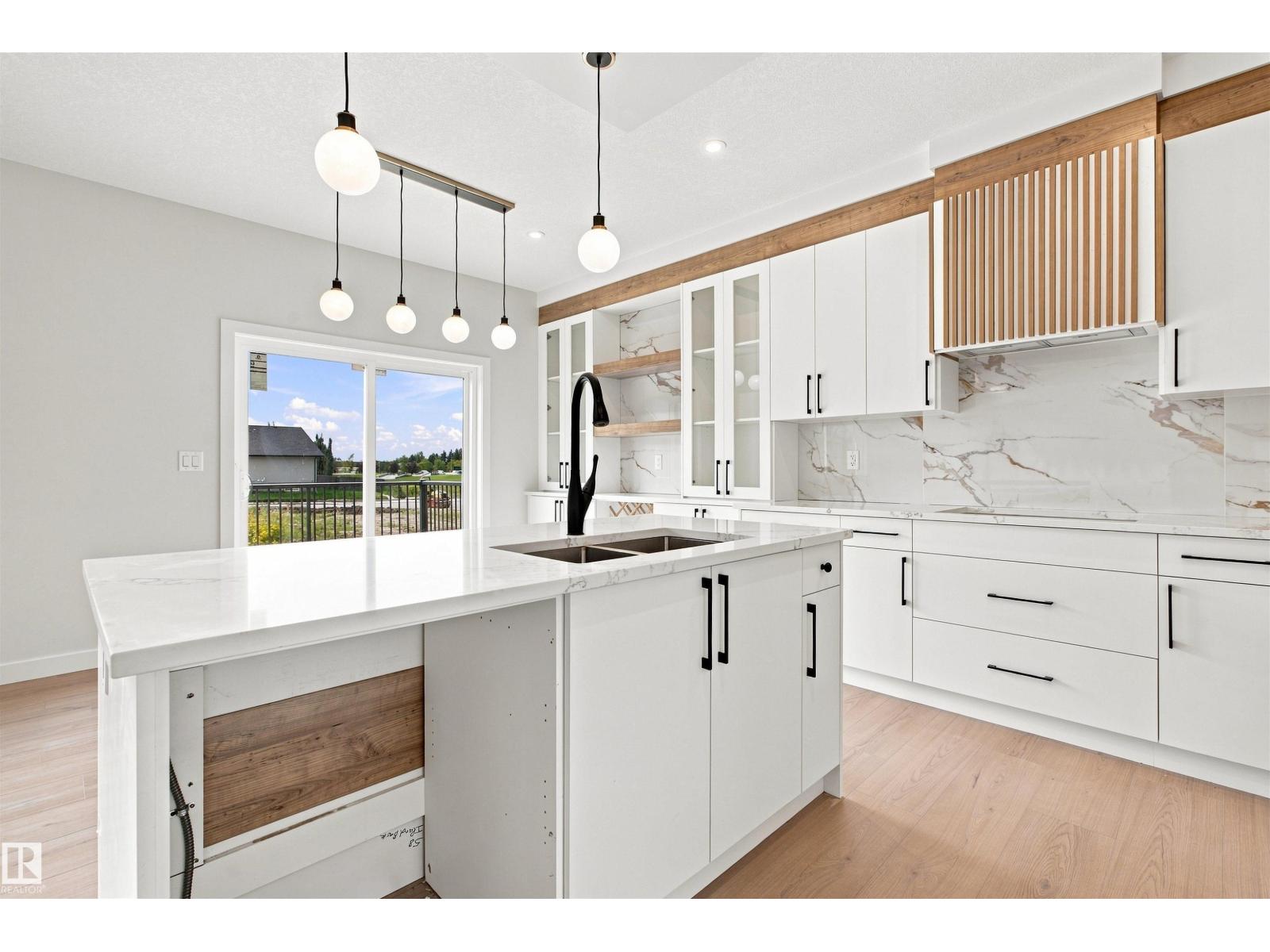 10458 104 ST - 13