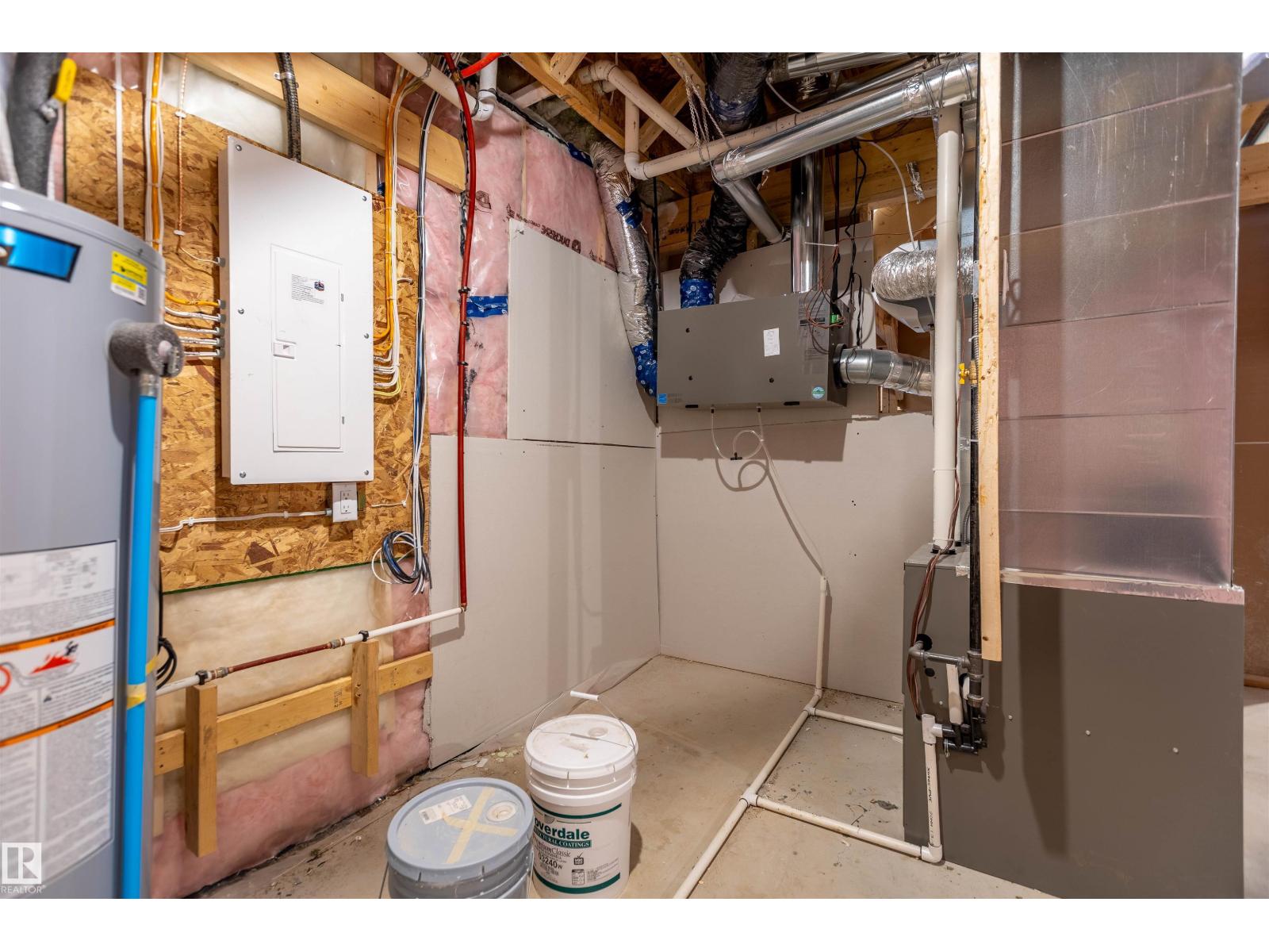 10458 104 ST - Image 37