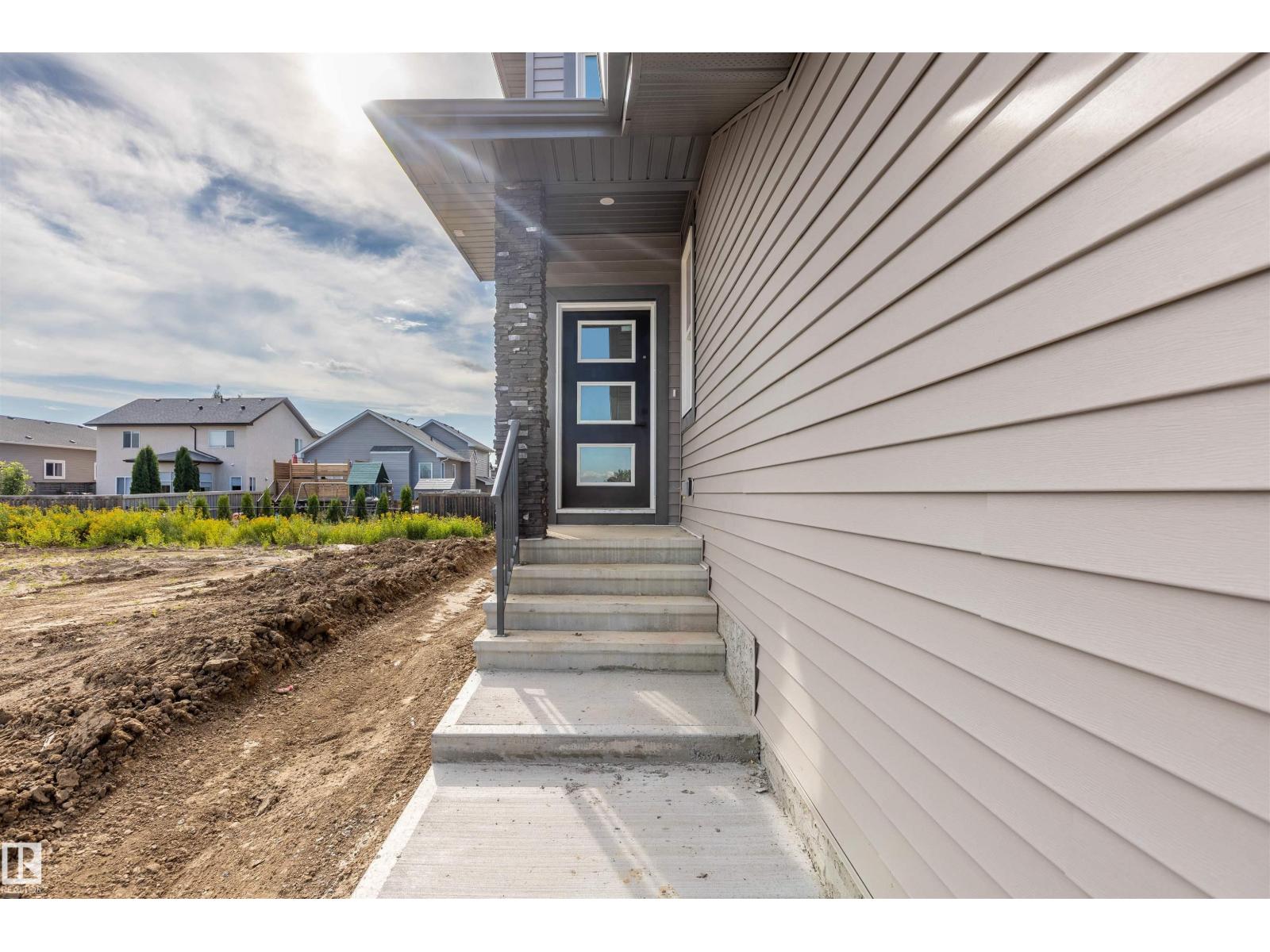 10458 104 ST - 3