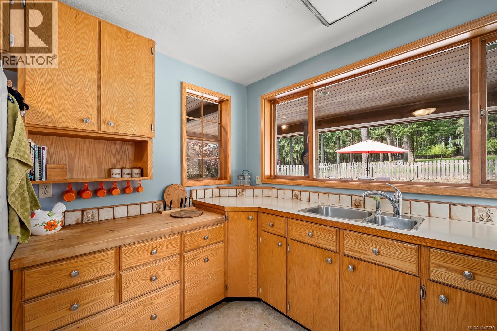 1584 Nurmi Rd - 55