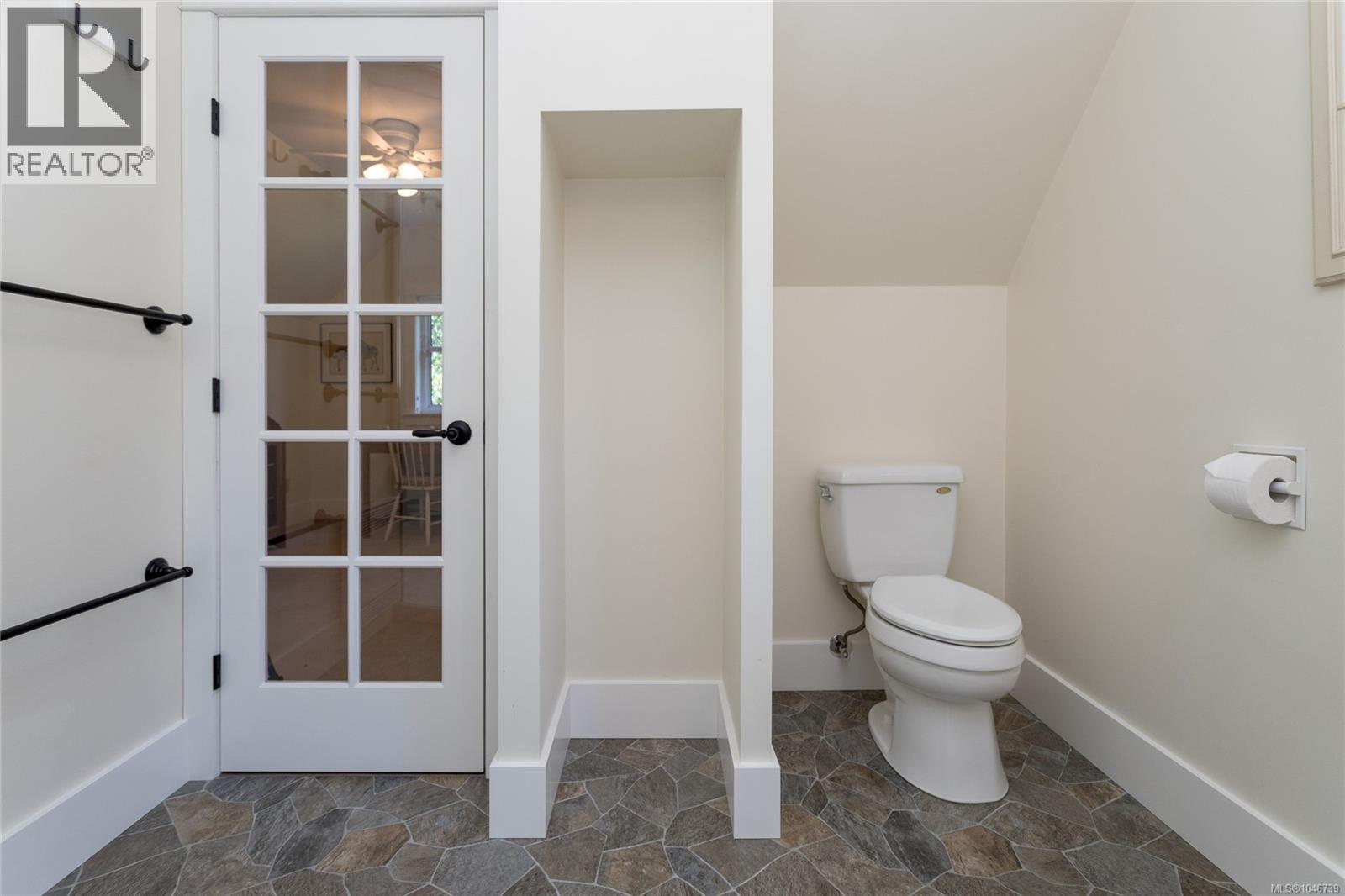 2825 Austin Ave - 40