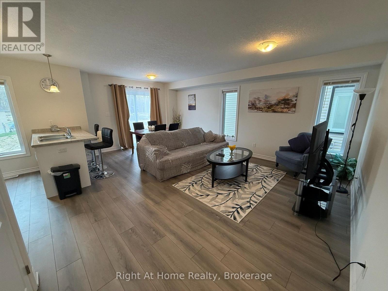 UPPER - 217 BENNINGER DRIVE — photo 3