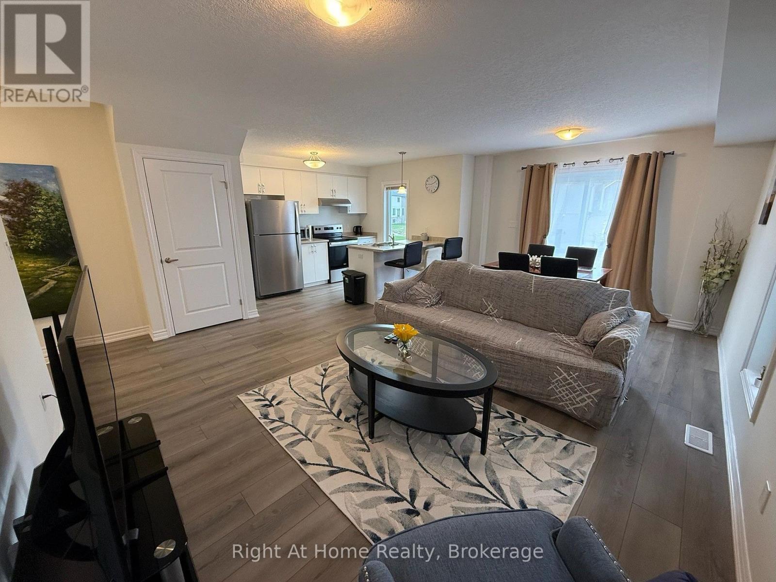 #Upper 217 Benninger Drive, Kitchener, Ontario, N2E0K1, Kitchener, Ontario — photo 4 of 5