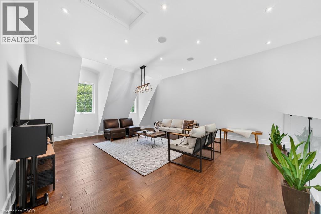 64 RAVINA Crescent - Image 22