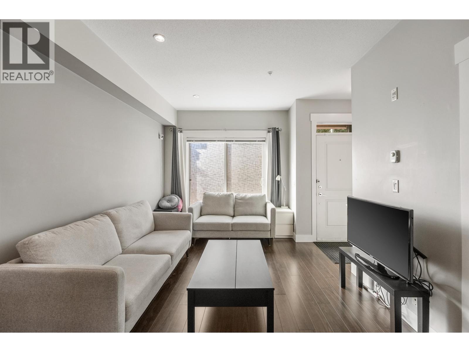 1 838 ROYAL AVENUE, New Westminster