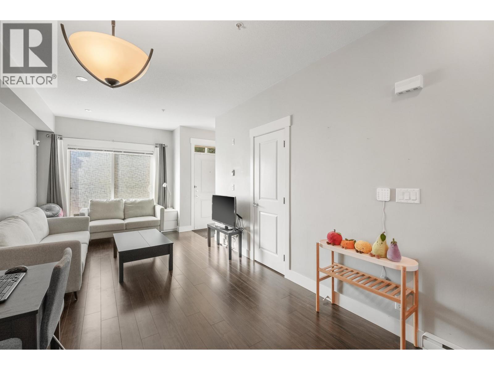 1 838 ROYAL AVENUE, New Westminster