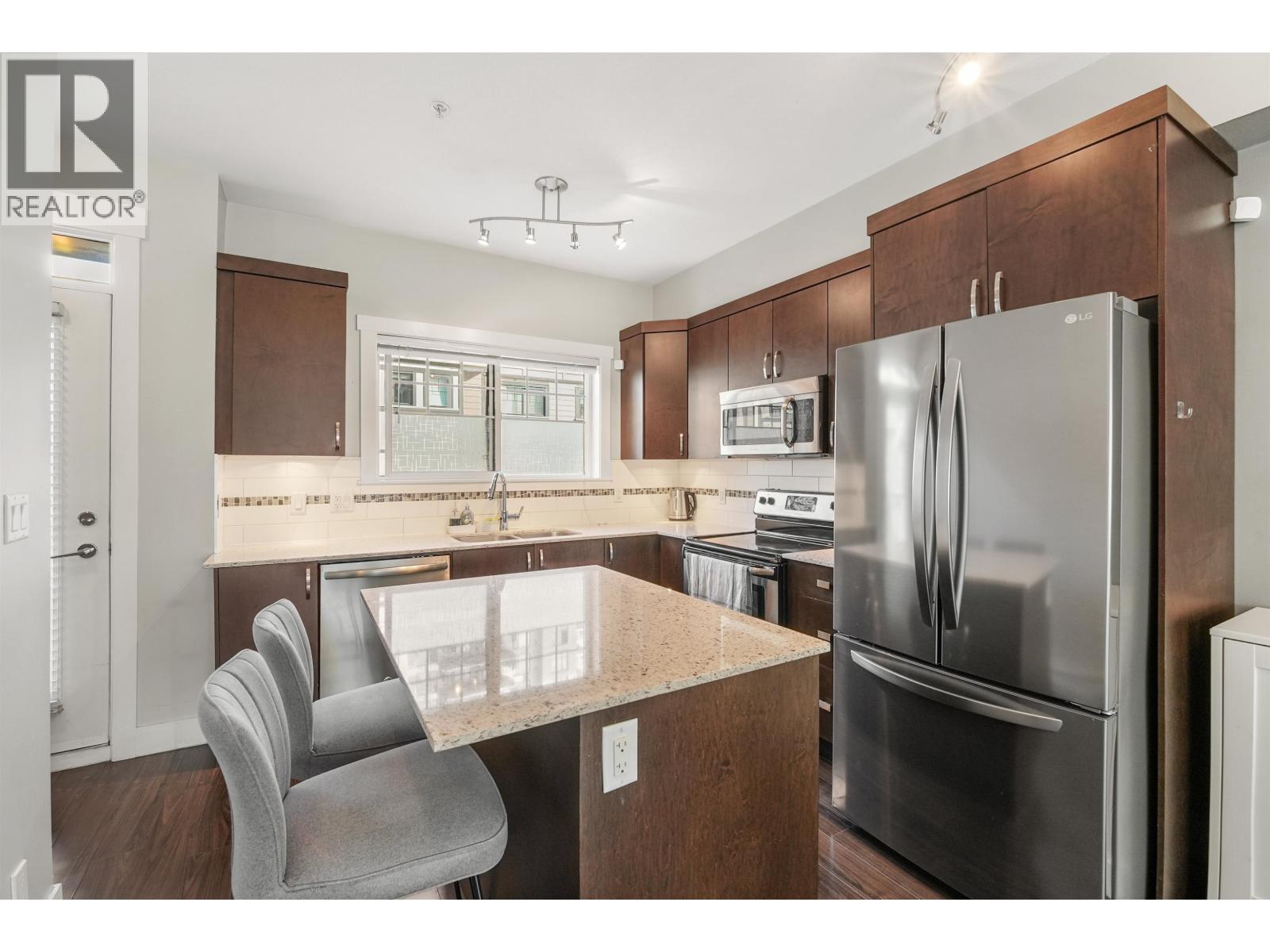 1 838 ROYAL AVENUE, New Westminster