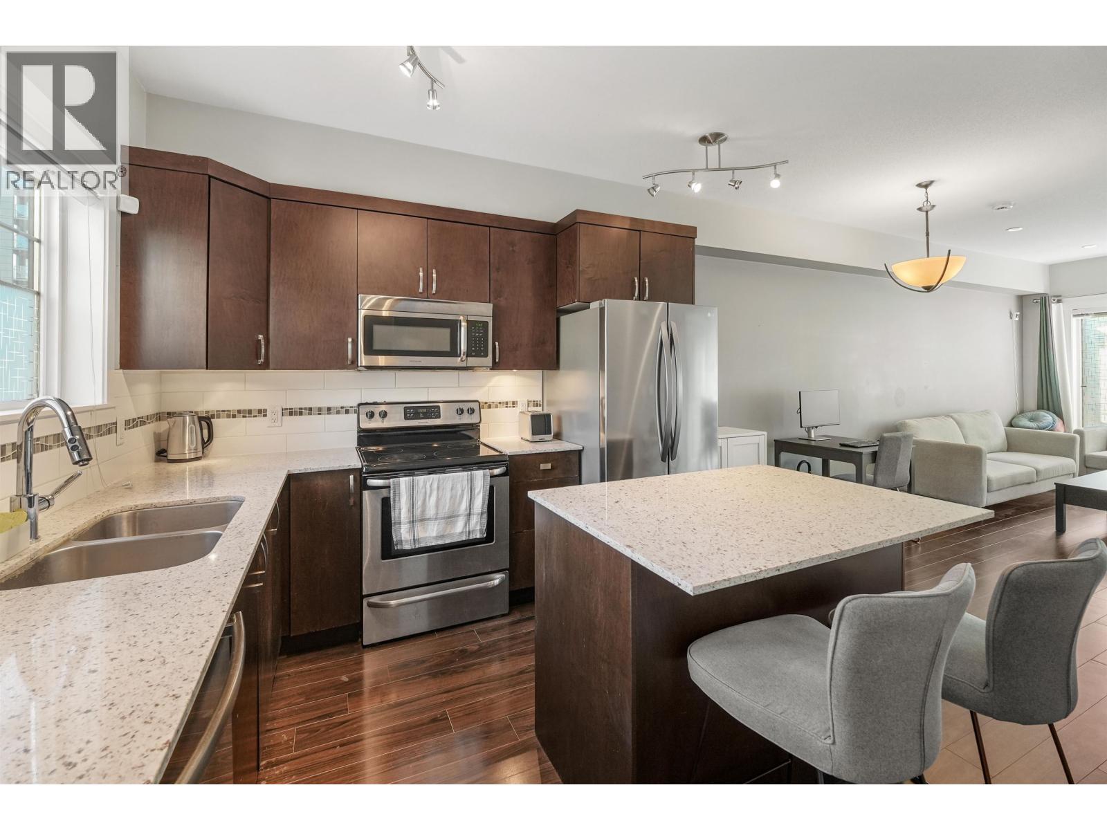 1 838 ROYAL AVENUE, New Westminster