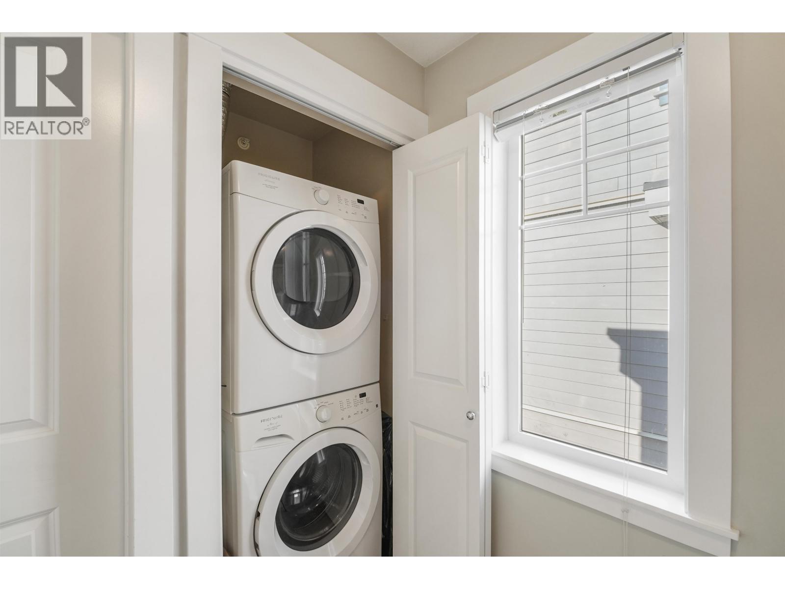 1 838 ROYAL AVENUE, New Westminster