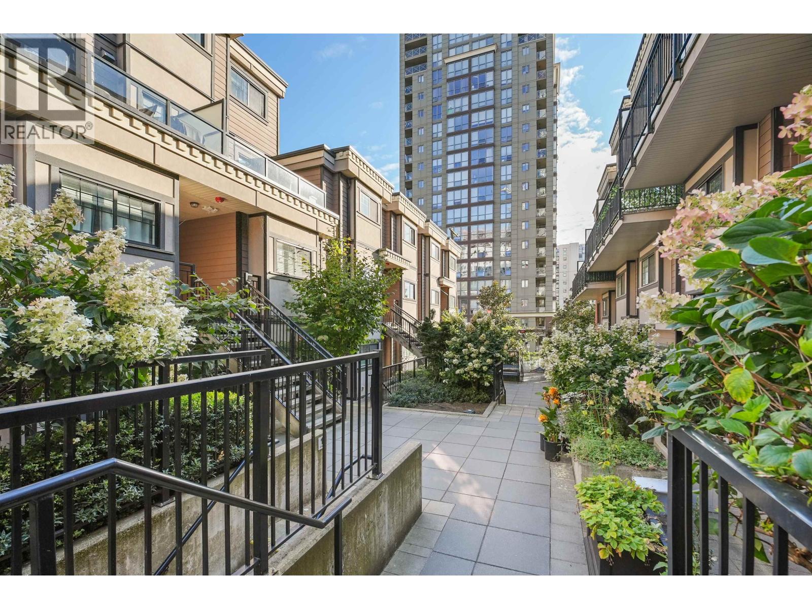 1 838 ROYAL AVENUE, New Westminster