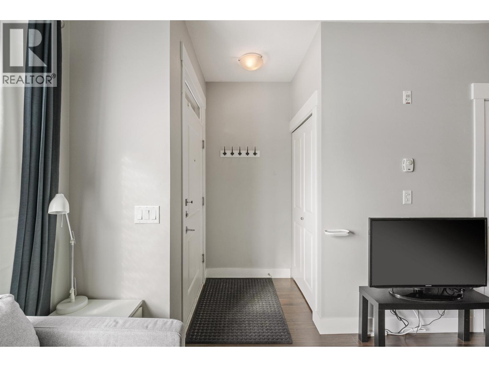 1 838 ROYAL AVENUE, New Westminster