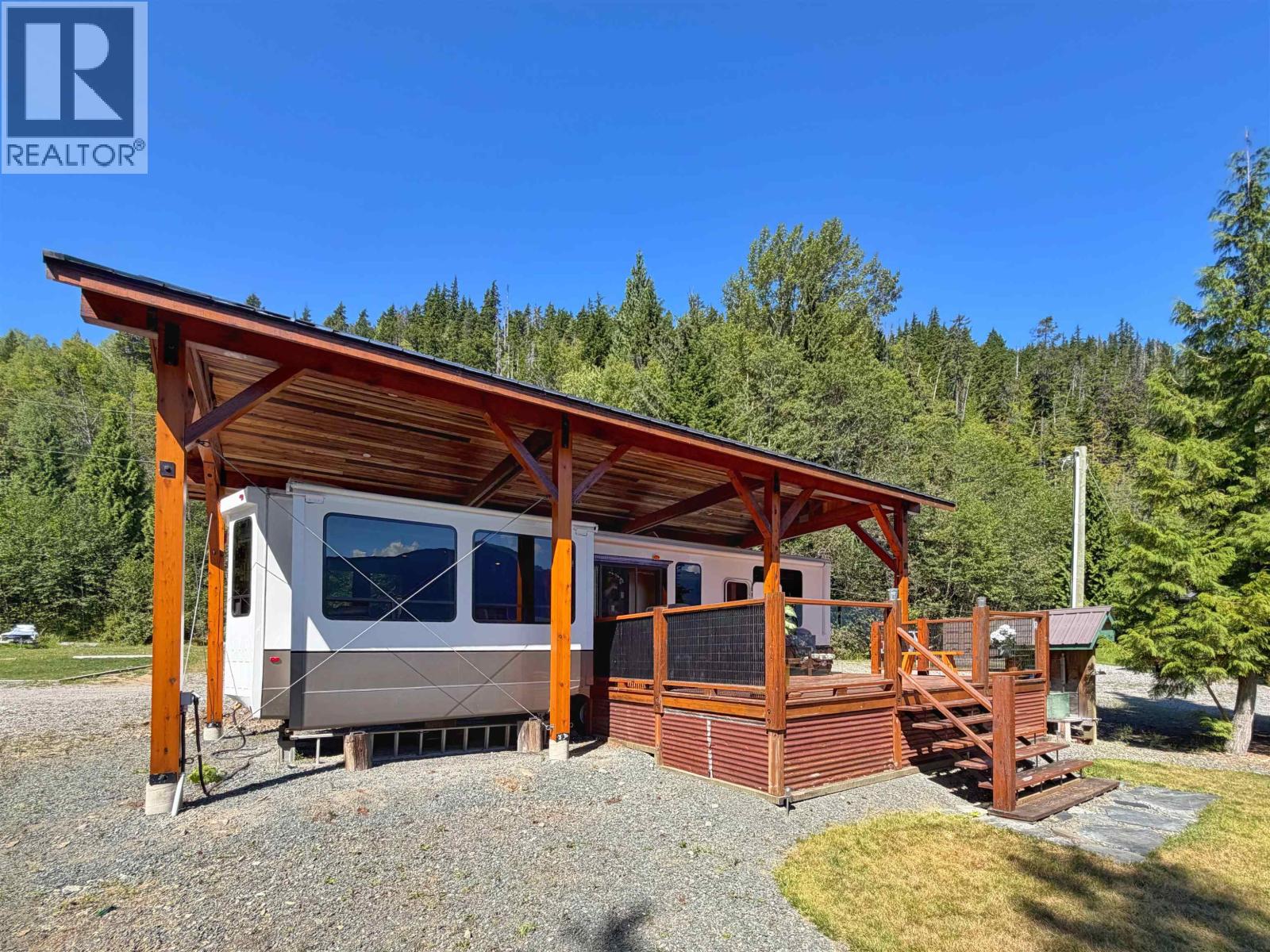 #3-1440 WESTSIDE Road, Terrace