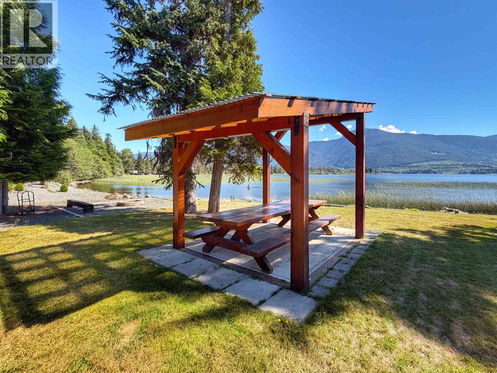#3-1440 WESTSIDE Road, Terrace