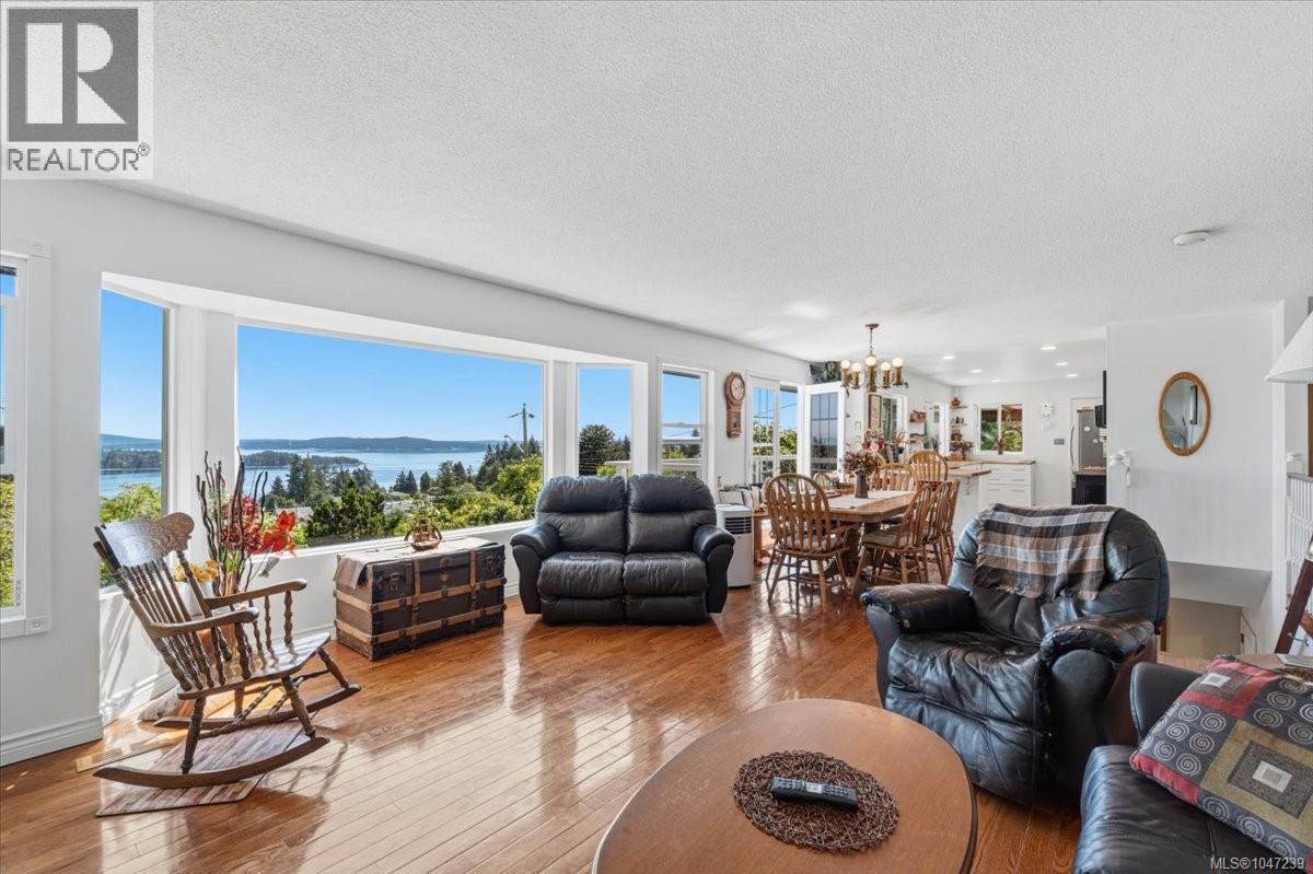 422 Battie Dr, Ladysmith