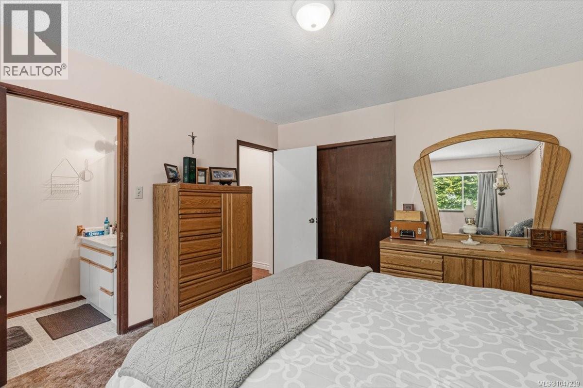 422 Battie Dr, Ladysmith