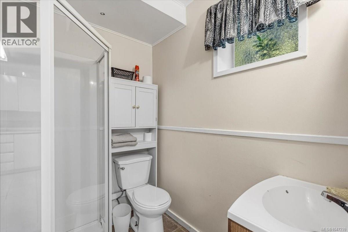 422 Battie Dr, Ladysmith