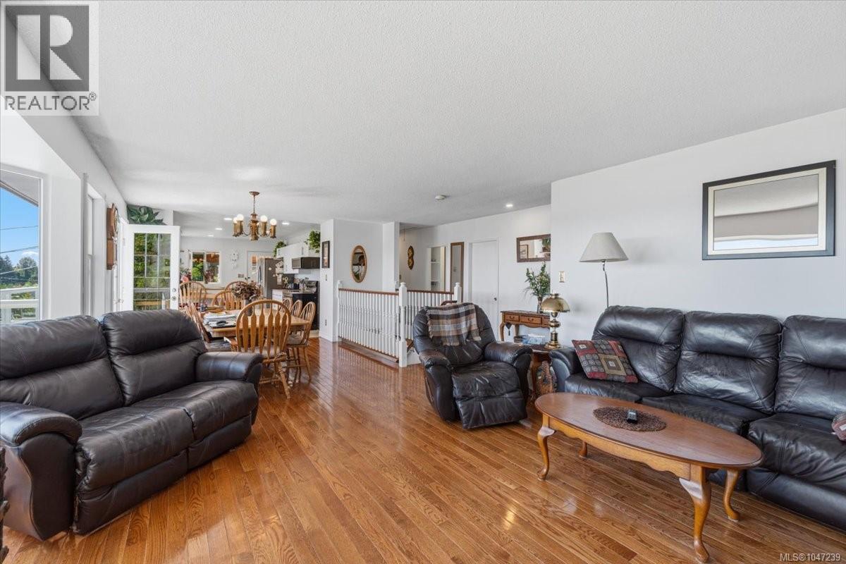 422 Battie Dr, Ladysmith