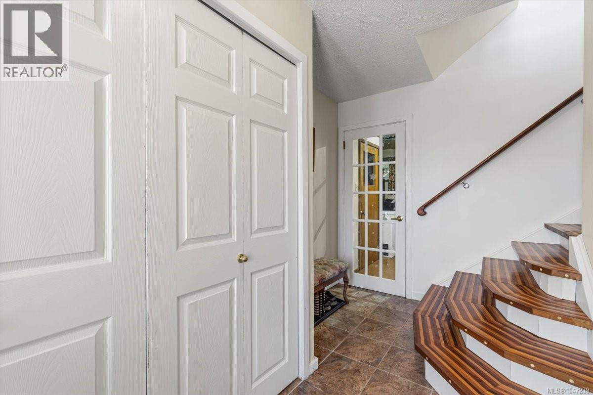 422 Battie Dr, Ladysmith