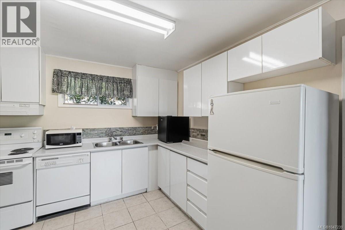 422 Battie Dr, Ladysmith