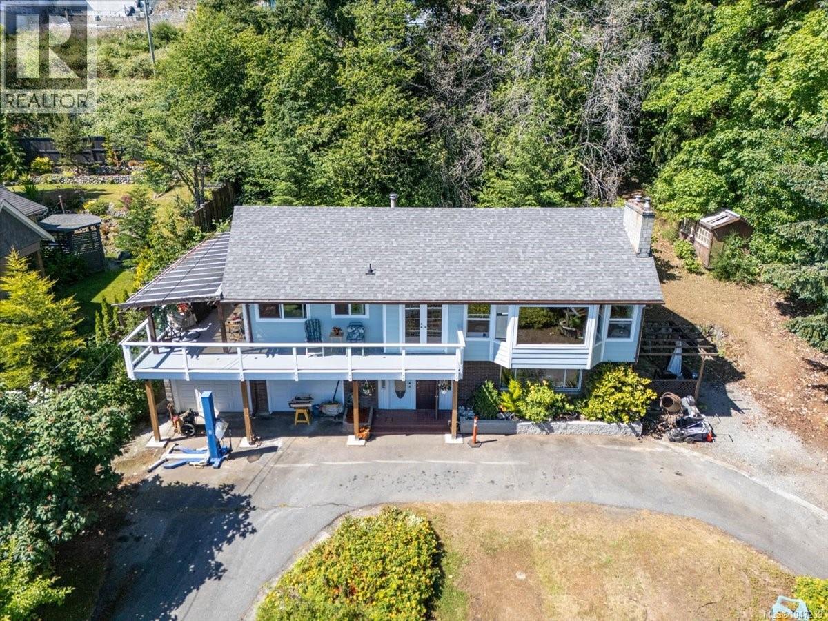 422 Battie Dr, Ladysmith