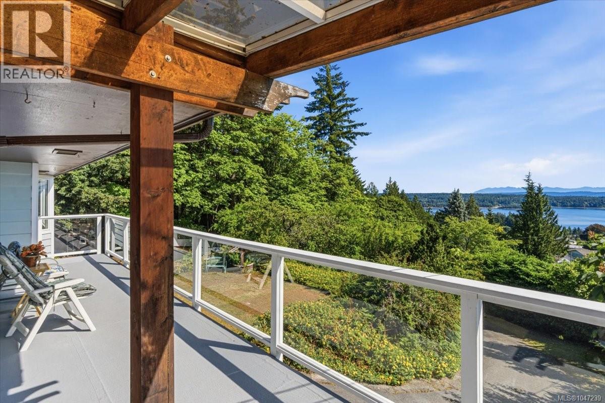 422 Battie Dr, Ladysmith