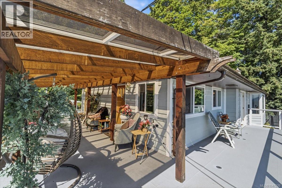 422 Battie Dr, Ladysmith